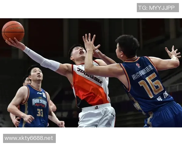 实时新闻南京篮球队在洲际杯中的耐力表现分析与赛场亮点回顾 实时新闻南京篮球队在洲际杯中的耐力表现分析与赛场亮点回顾